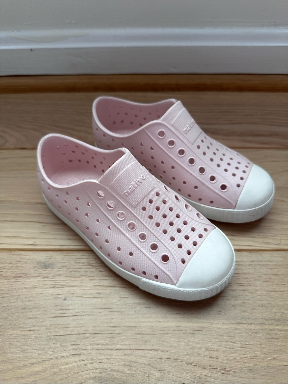 Native Jefferson Slip-On Kids Shoes in Light Pink size C11